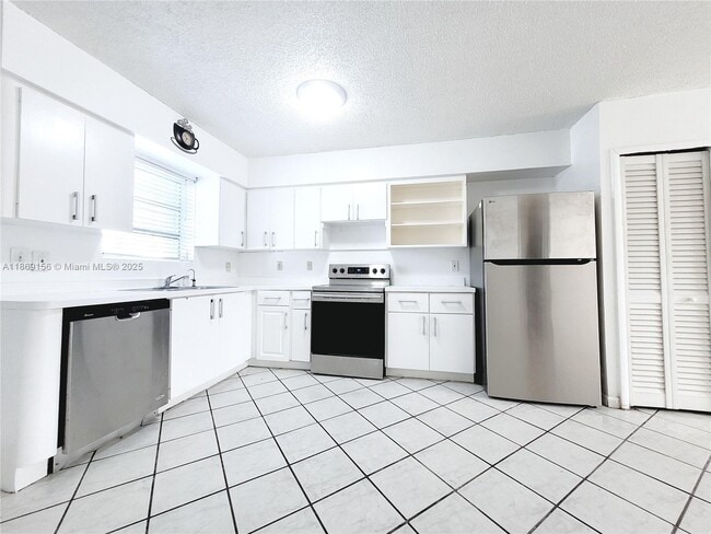 Building Photo - 14002 NE 6th Ave Rental