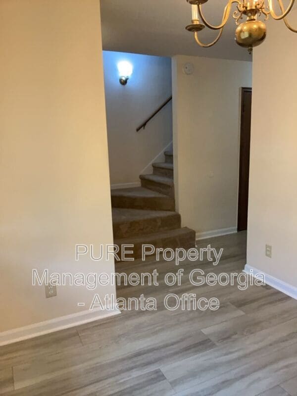Photo - 774 Rogers Way SW