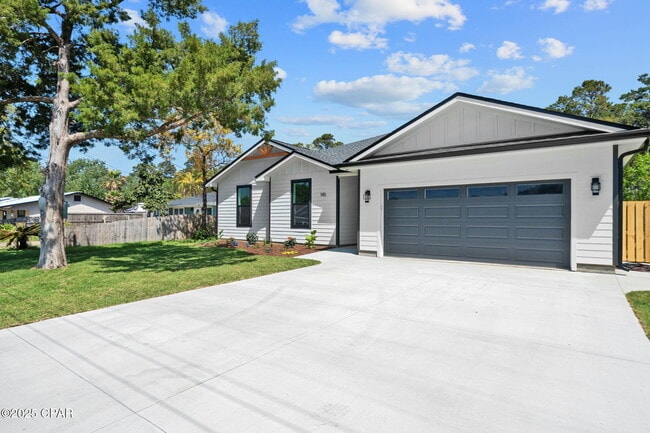 Photo - 145 Manistee Dr