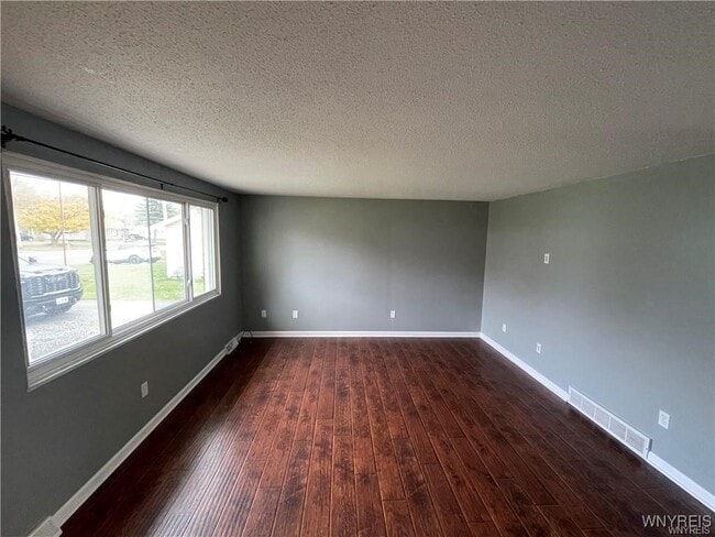 Photo - 5355 Lake Ave