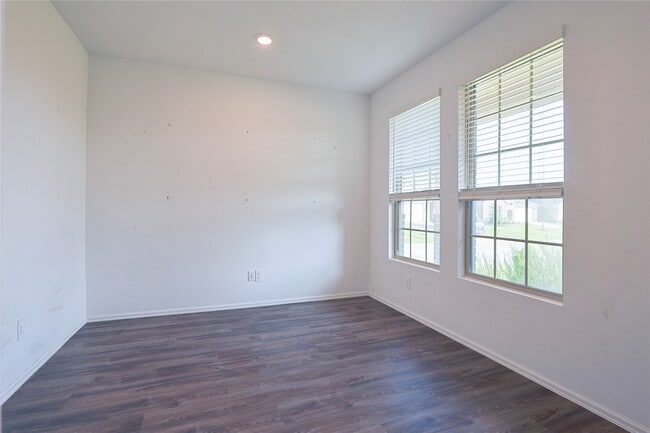 Photo - 202 Augustine Wy