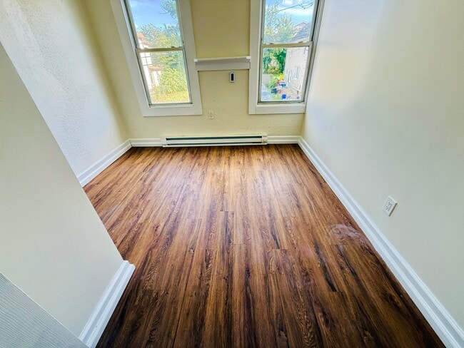 163 Central Pl Unit 2