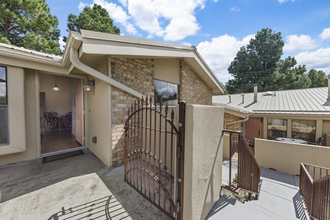 Photo - 101 Racquet Dr