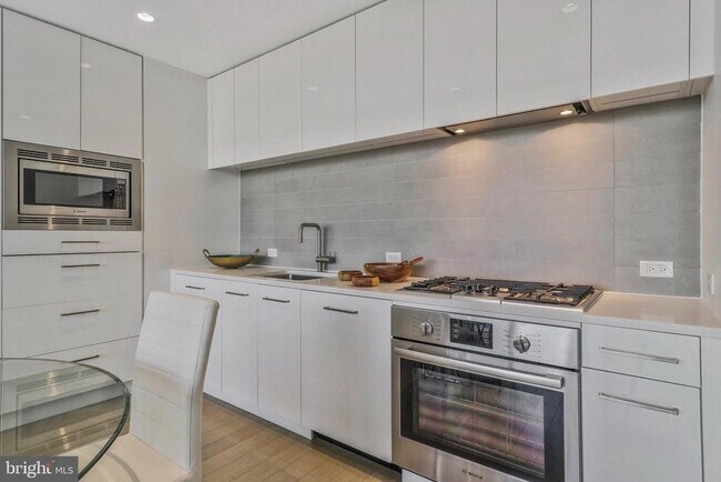 Photo - 1111 24th St NW Unidad PH107
