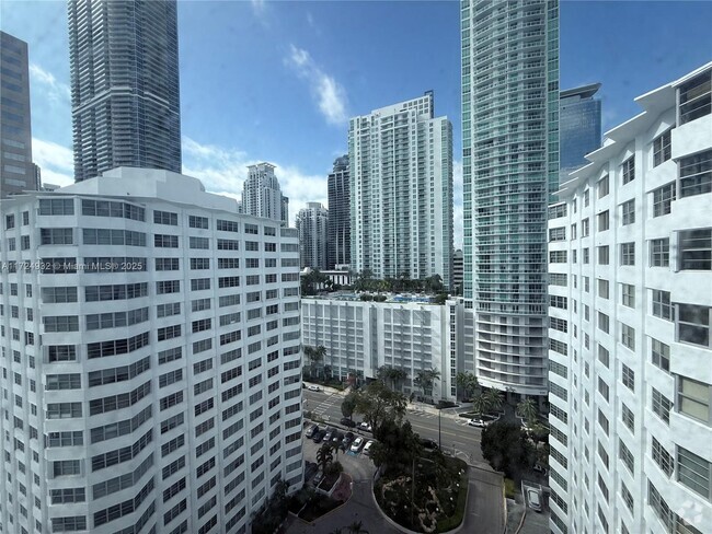 Building Photo - 905 Brickell Bay Dr Unit 1822 Rental