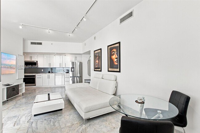 Photo - 92 SW 3rd St Unit 5106