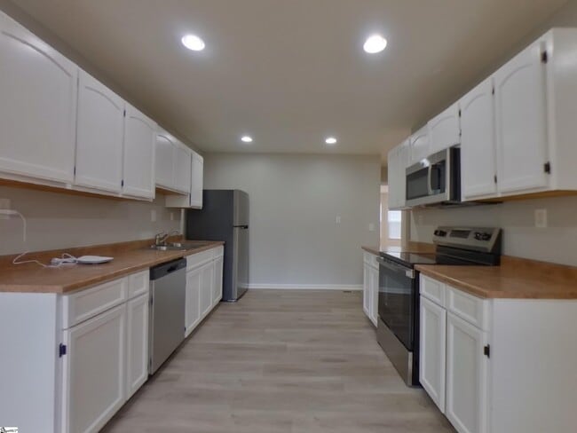 Photo - 211 Boxwood Ln