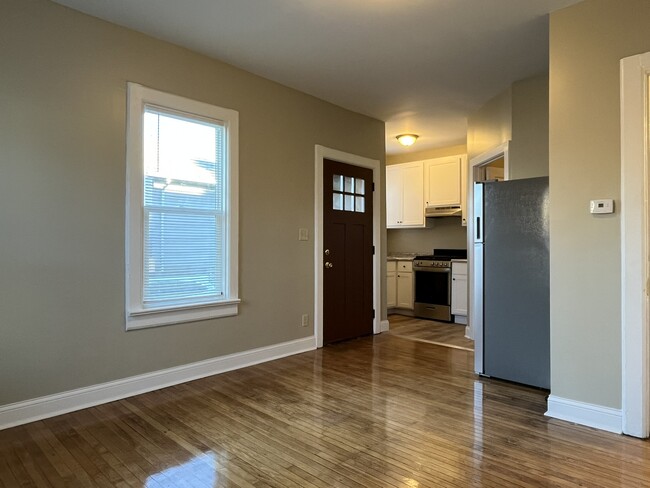 Photo - 814 E Lincoln Ave Unidad Lower Rear