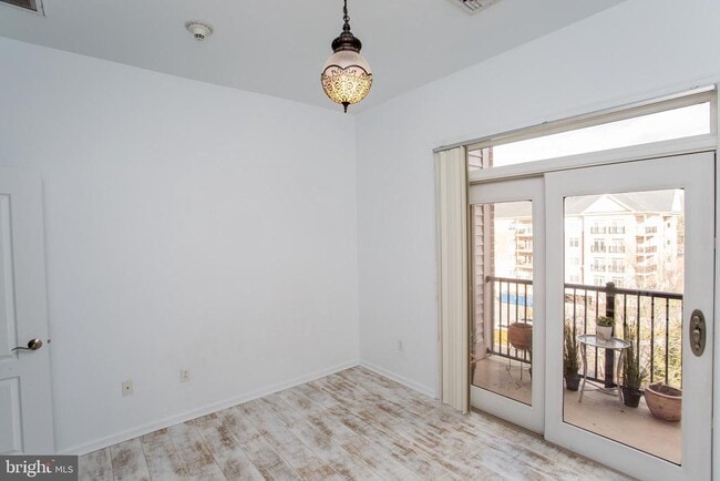 Photo - 523 Carson Terrace