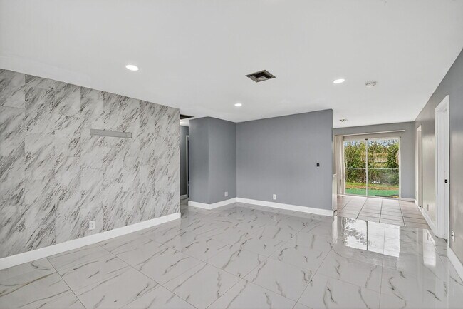 Photo - 6282 Wauconda Way W