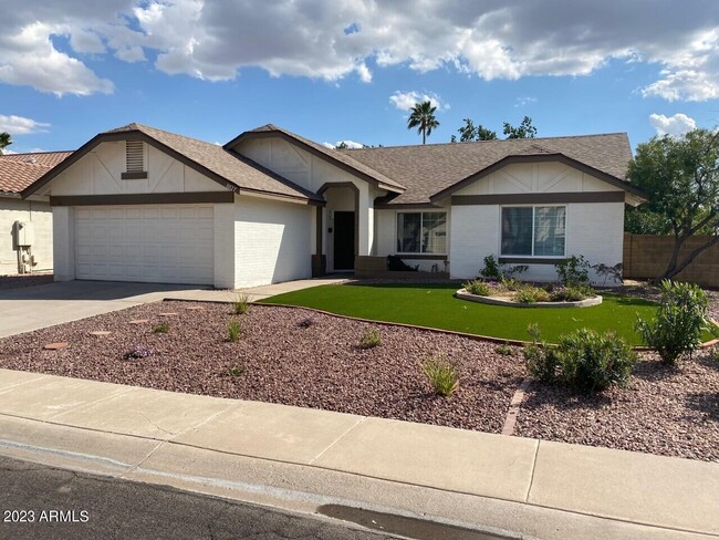 Building Photo - 1027 E Hearne Way
