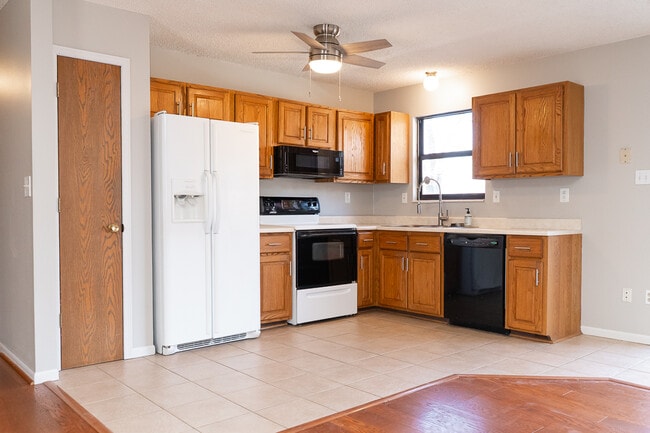 Photo - 4586 Debbie Ln