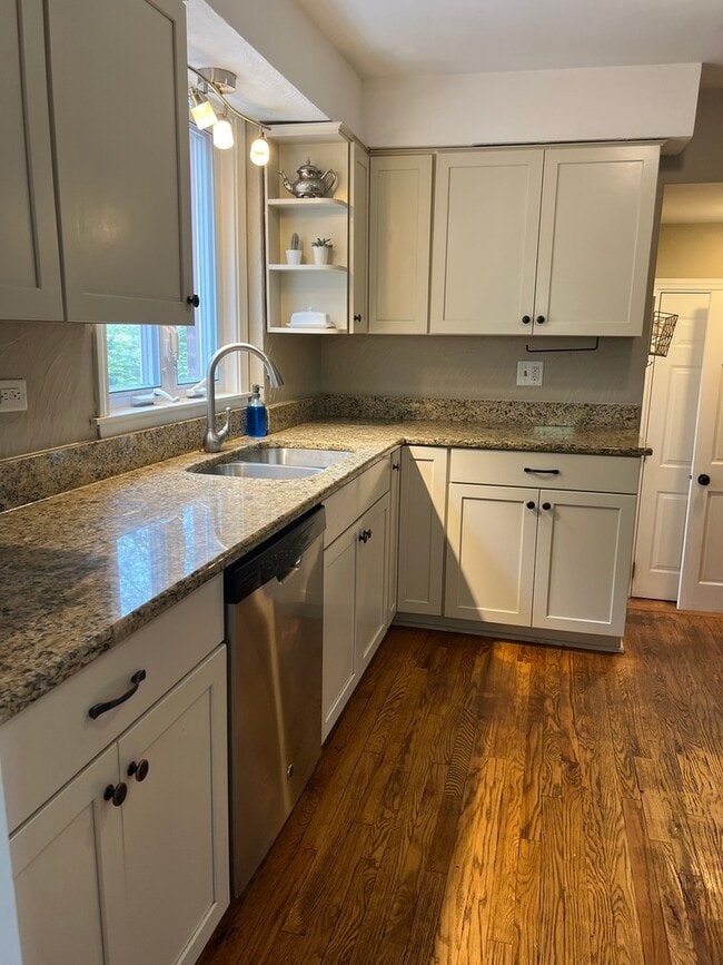 Photo - 4716 Wolf Rd