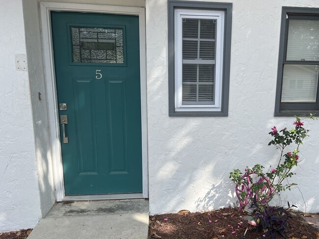 Photo - 3400 N Oak St