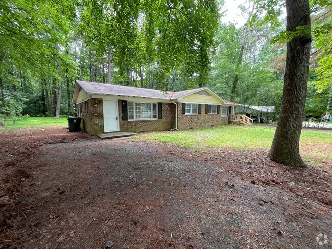 Building Photo - Fantastic location near downtown Pittsboro... Rental