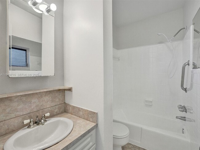 Photo - 1100 NE 9th Ave