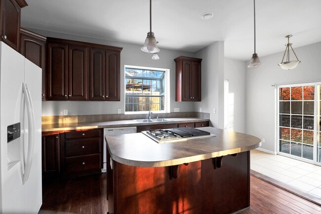 Photo - 3 Bed 2.5 Bath - Fireside - RV/Boat Parking - Fort Nugent Park