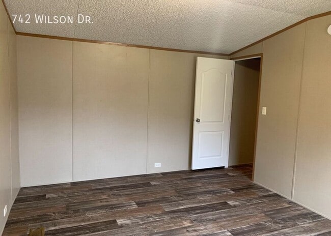 Photo - 742 Wilson Dr