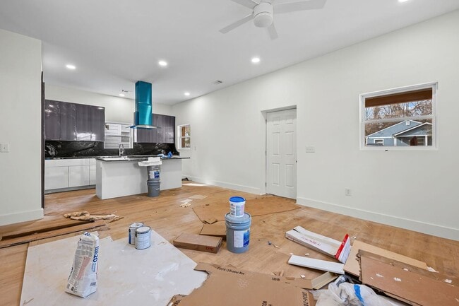 Photo - 1044 Grant Way SE