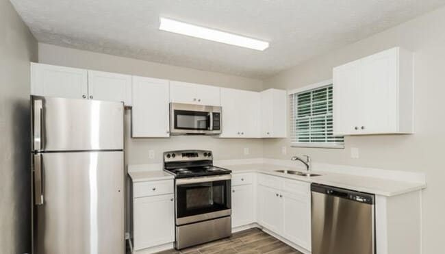 Photo - 709 Taylor Ct NE