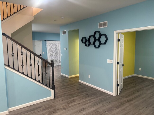 Photo - 708 Alban Aly