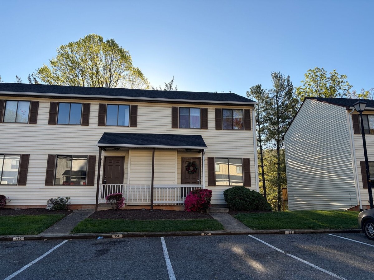 Montview Forest Townhomes - 3 levels - Montview Forest Townhomes - 3 levels