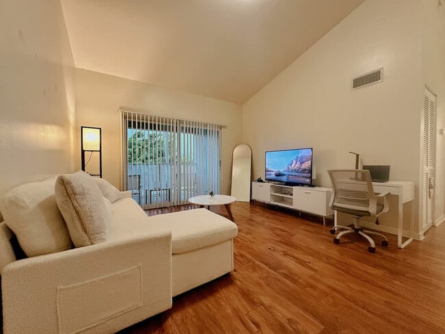 Building Photo - 631 SW 111th Ln Unit ID1317403P