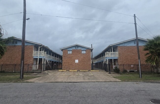 Building Photo - 911 Avenue K Unit 9