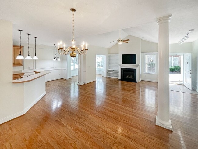 Photo - Spacious 3 bedroom/ 2 full bath home in Mi...