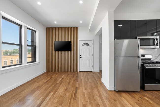 Building Photo - 3025 W Irving Park Rd Rental