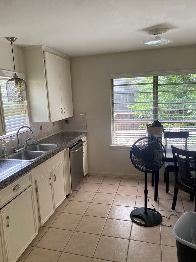 Photo - 8318 Greenbush St