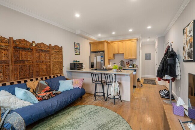 Building Photo - 116 Brooks St Unit 3 Rental