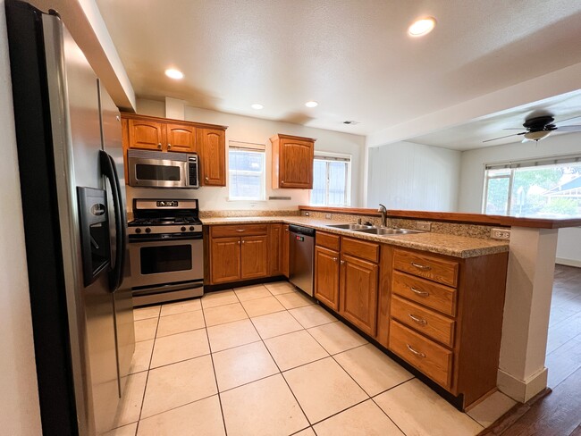 Photo - 3350 N Elizabeth St