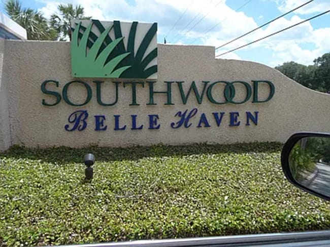 Building Photo - Belle Haven 2-Bedroom Condo with Pond View...