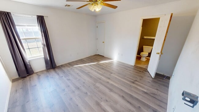 Photo - 1101 W 24th St N