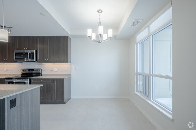 2BR, 2BA - 1200SF - Dining Room - Plaza