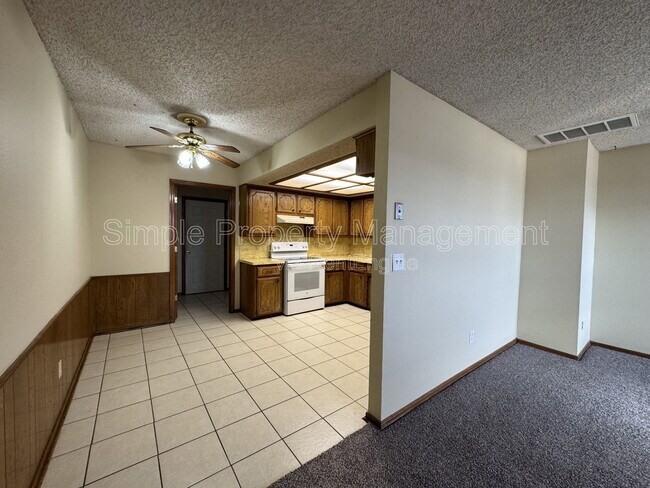 Photo - 2435 Clarke St