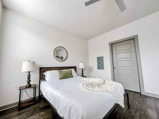 Photo - 111 E 4th St Unidad SI ID1036784P