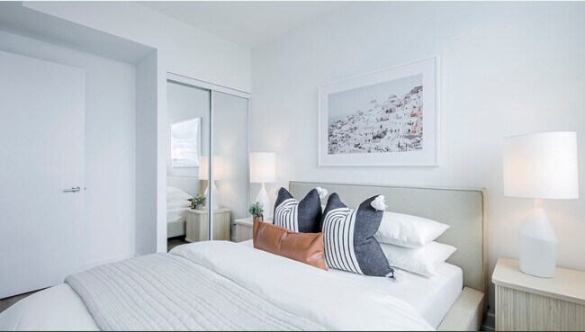 Photo - 5249 Dundas Street W