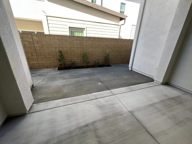 Photo - 704 Benchmark