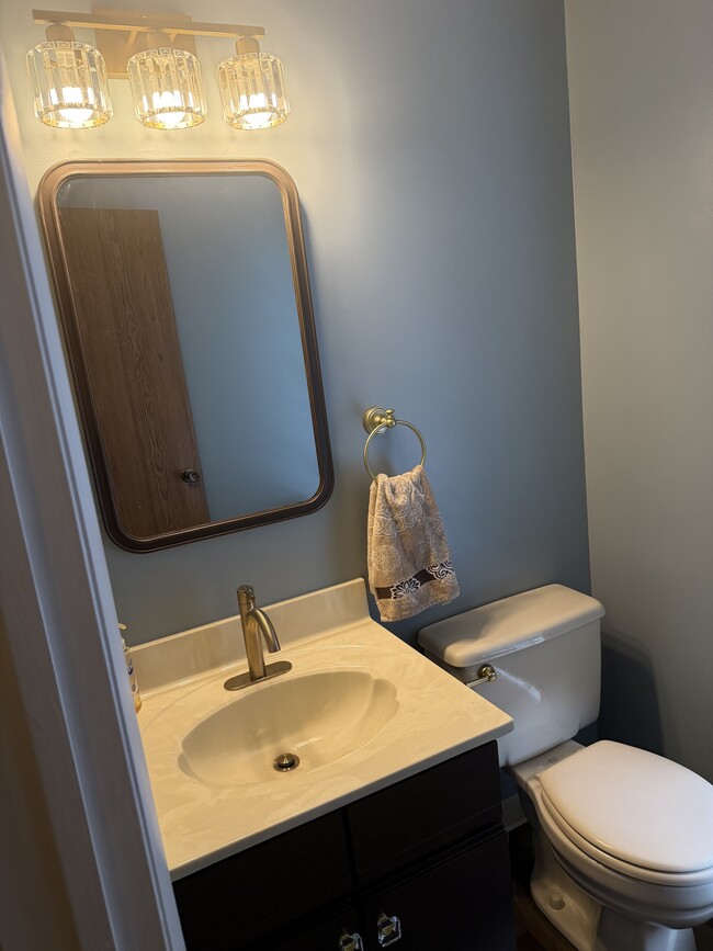 1/2 bath - 304 Sonnybrook Ct