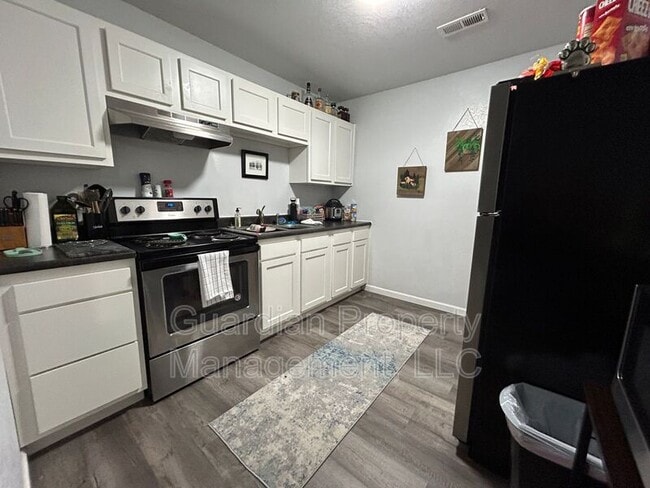 Photo - 123.5 N Main St