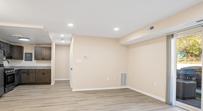 Raleigh Court Apartments
