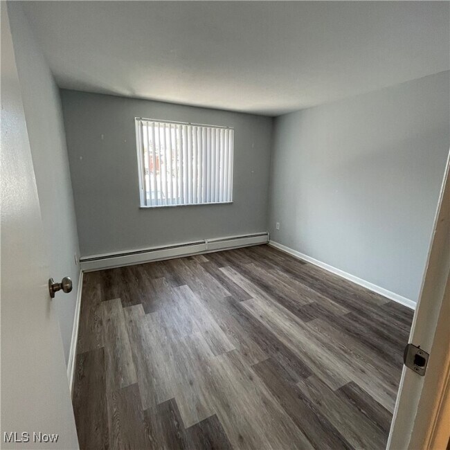 Photo - 20365 Lorain Rd Unidad A-5