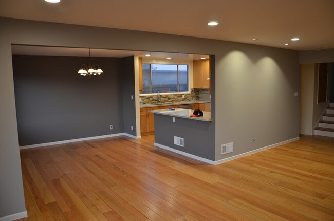 Building Photo - 925 Southgate Ave Rental