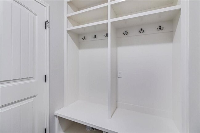 Photo - 3833 Pennine Way