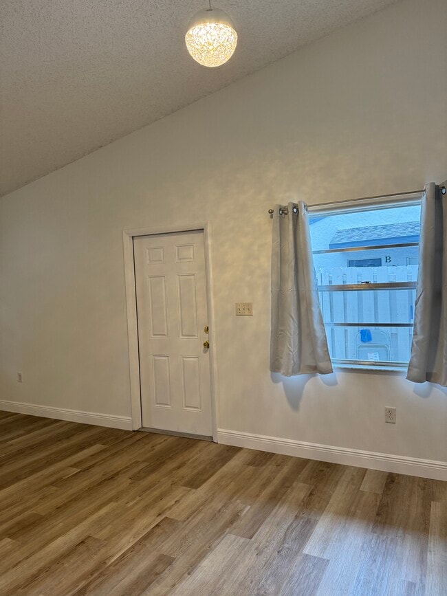 Photo - 2009 Oleander Blvd Unit A