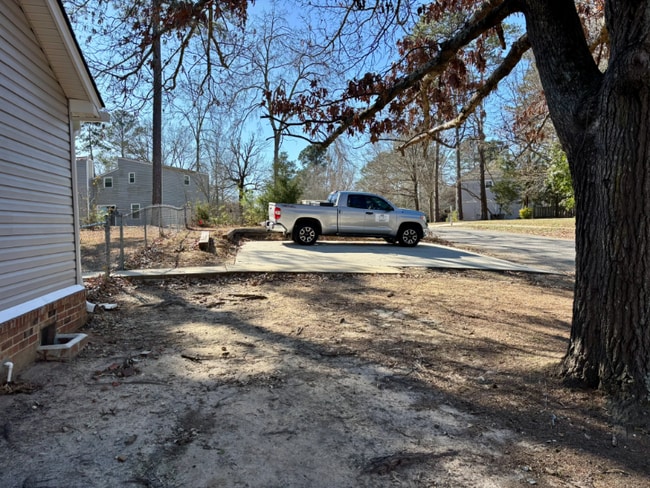 Photo - 1136 Chadford Rd