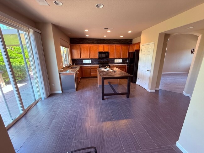 Photo - 4 bedroom 2.5 bath in quiet cul-de-sac in Canyon Pines