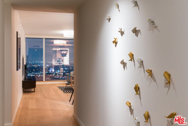 Photo - 889 Francisco St